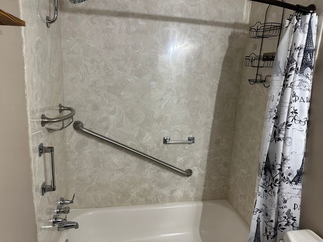 6049 E Flyers Drive, Woodlawn, IL 62898