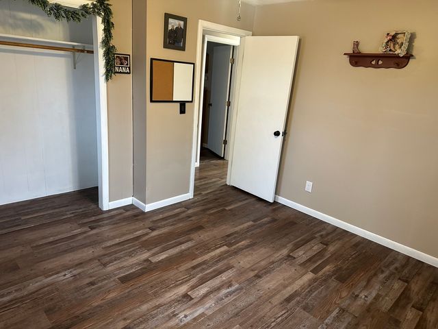 6049 E Flyers Drive, Woodlawn, IL 62898