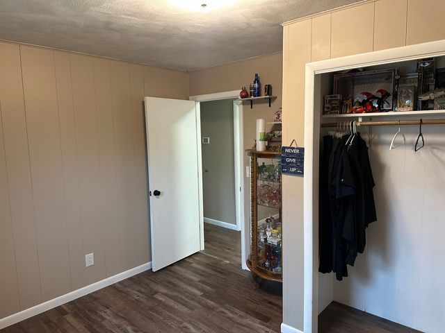 6049 E Flyers Drive, Woodlawn, IL 62898