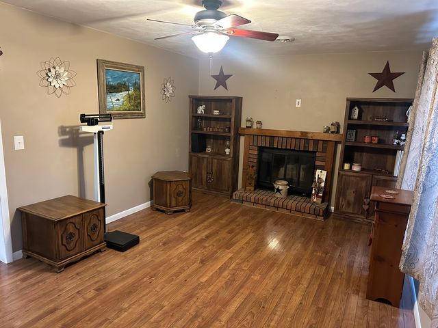 6049 E Flyers Drive, Woodlawn, IL 62898