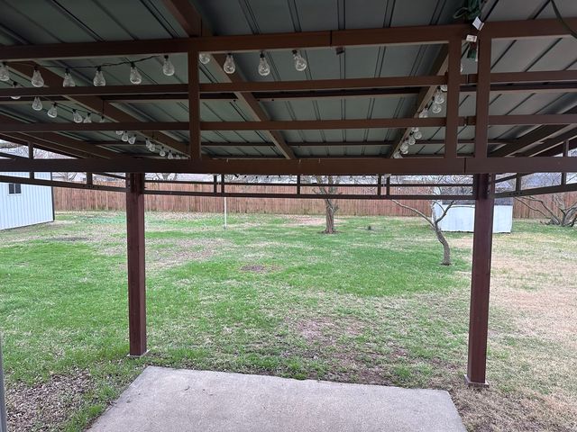 6049 E Flyers Drive, Woodlawn, IL 62898