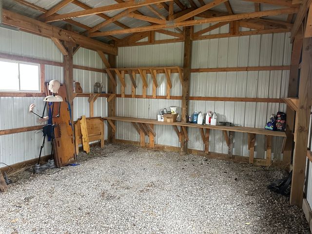 6049 E Flyers Drive, Woodlawn, IL 62898