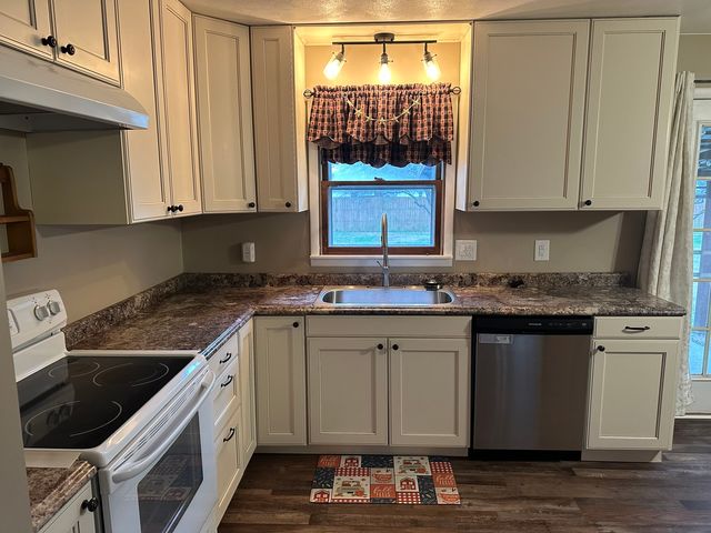 6049 E Flyers Drive, Woodlawn, IL 62898