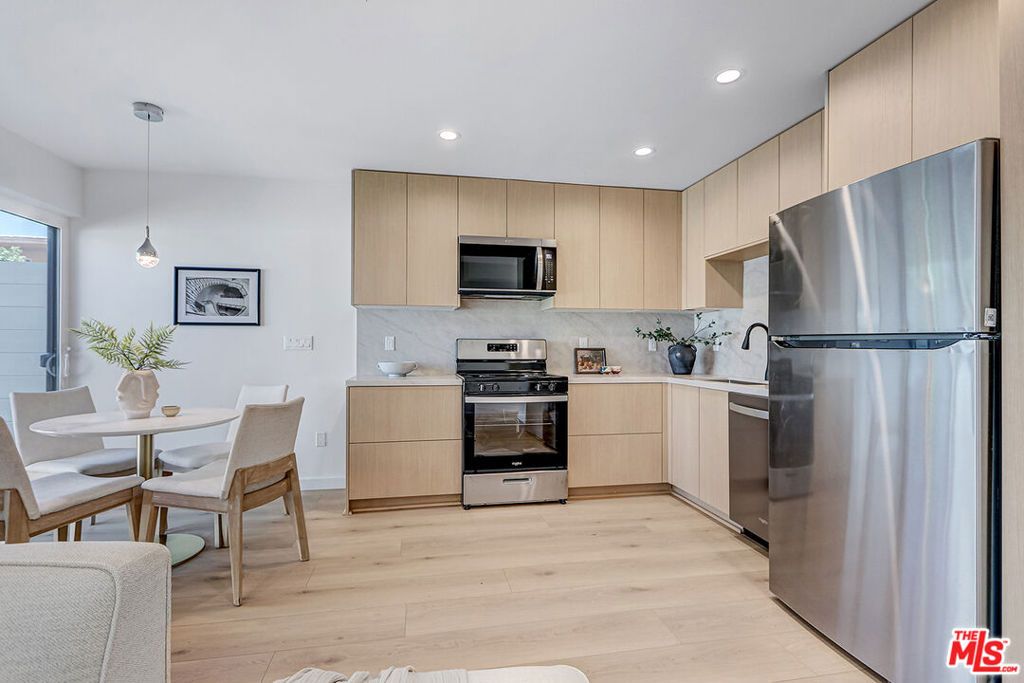 2813 1/2 12th Ave, Los Angeles, CA 90018 — photo 4