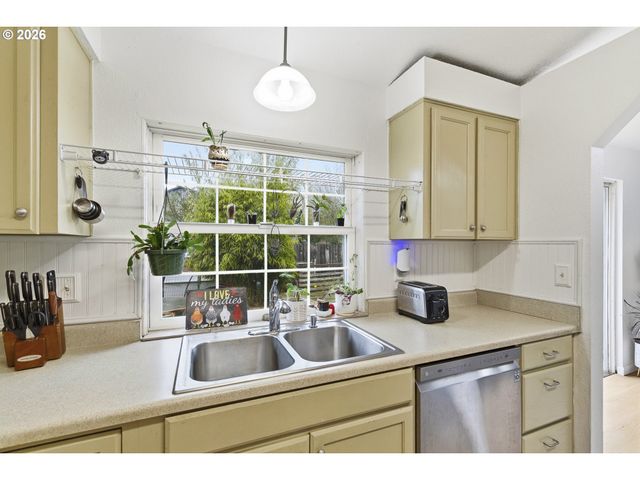 3823 Ne LINCOLN St, Hillsboro, OR 97124