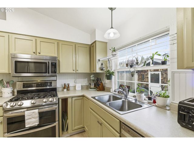 3823 Ne LINCOLN St, Hillsboro, OR 97124