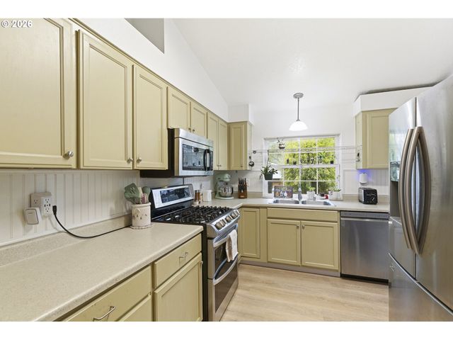 3823 Ne LINCOLN St, Hillsboro, OR 97124