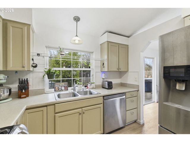 3823 Ne LINCOLN St, Hillsboro, OR 97124