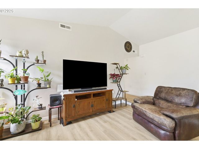 3823 Ne LINCOLN St, Hillsboro, OR 97124