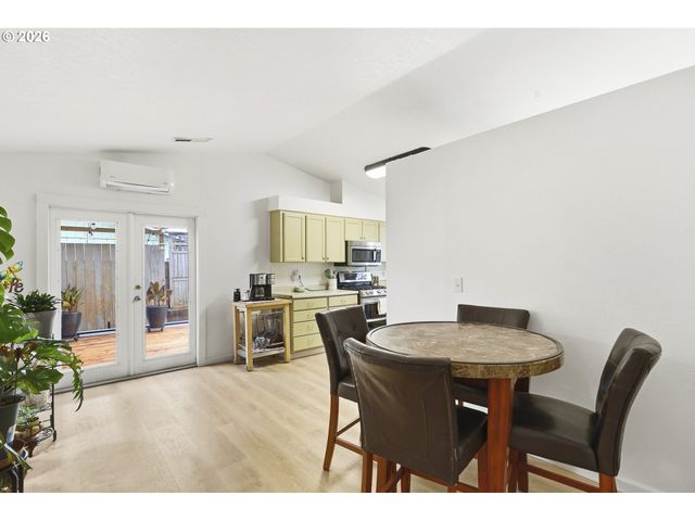 3823 Ne LINCOLN St, Hillsboro, OR 97124