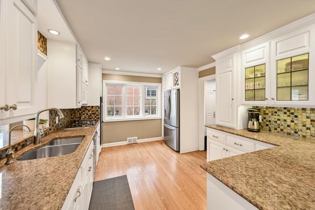 6209 Berkeley BOULEVARD, Whitefish Bay, WI 53217
