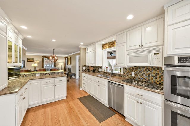 6209 Berkeley BOULEVARD, Whitefish Bay, WI 53217