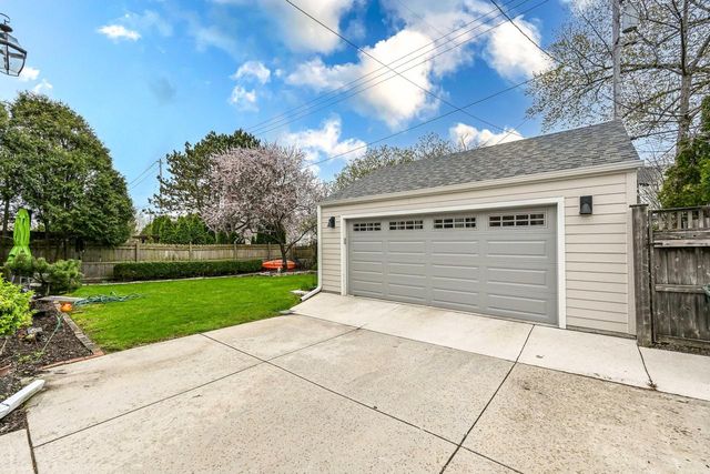 6209 Berkeley BOULEVARD, Whitefish Bay, WI 53217
