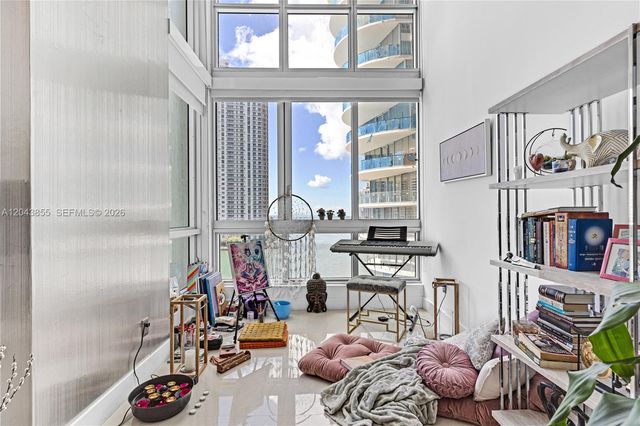 300 S Biscayne Blvd L-612, Miami, FL 33131