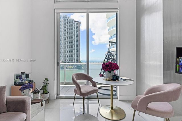 300 S Biscayne Blvd L-612, Miami, FL 33131