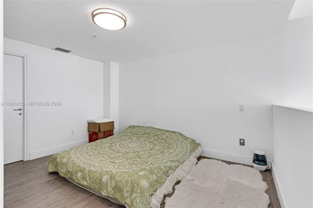300 S Biscayne Blvd L-612, Miami, FL 33131