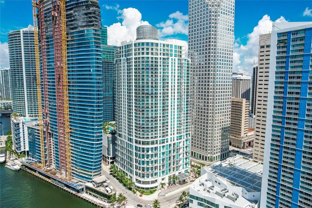 300 S Biscayne Blvd L-612, Miami, FL 33131