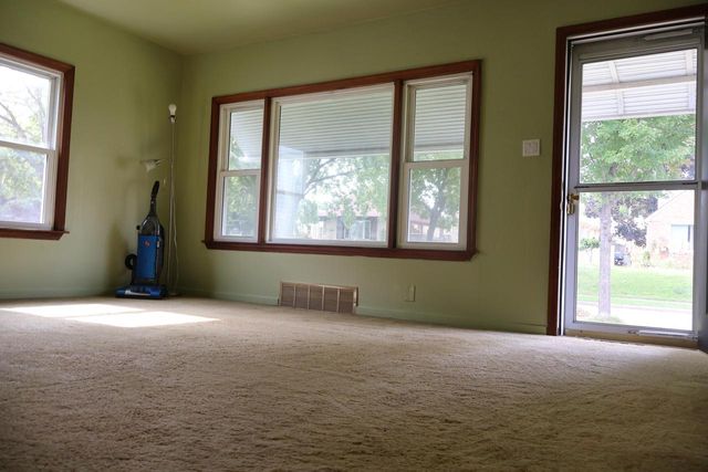 3040 S 36th STREET, Milwaukee, WI 53215