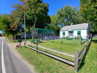 1053 E Empire Avenue, Benton Twp, MI 49022