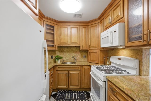 97 Anderer Ln 304, Boston, MA 02132