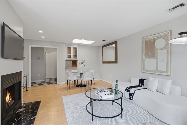 97 Anderer Ln 304, Boston, MA 02132