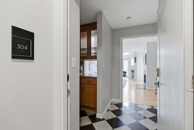 97 Anderer Ln 304, Boston, MA 02132