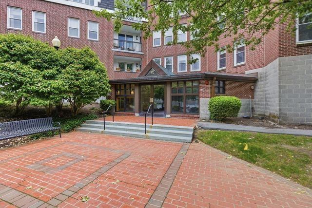 97 Anderer Ln 304, Boston, MA 02132
