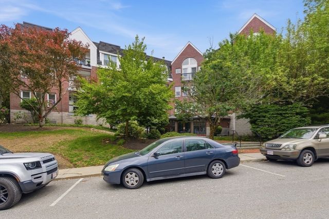 97 Anderer Ln 304, Boston, MA 02132