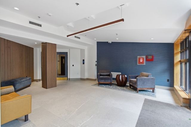 97 Anderer Ln 304, Boston, MA 02132