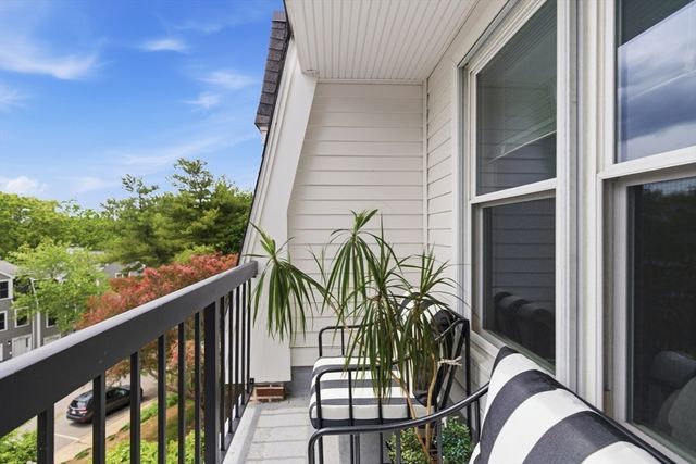 97 Anderer Ln 304, Boston, MA 02132