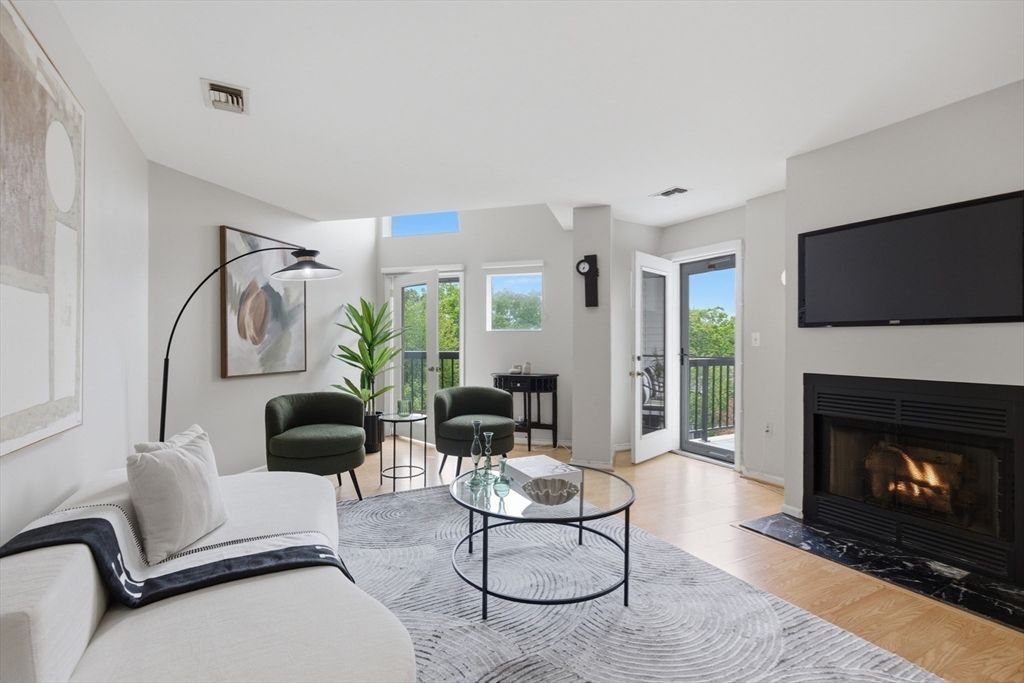 97 Anderer Ln 304, Boston, MA 02132