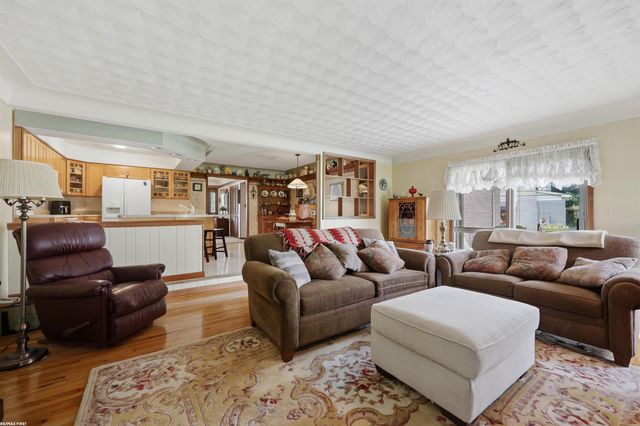 53375 Mark Drive, Shelby Twp, MI 48316