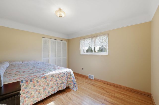 53375 Mark Drive, Shelby Twp, MI 48316