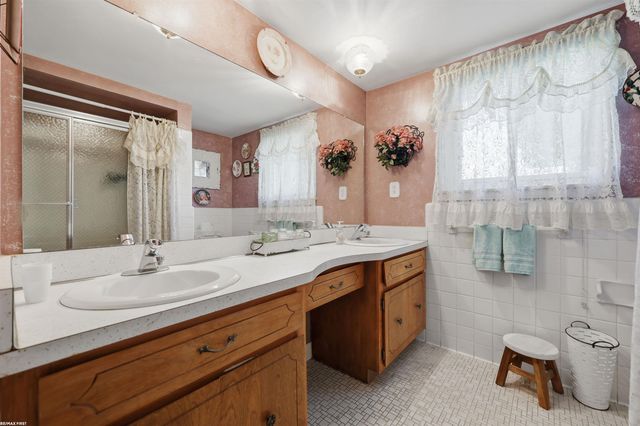53375 Mark Drive, Shelby Twp, MI 48316