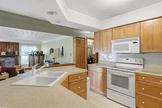 53375 Mark Drive, Shelby Twp, MI 48316