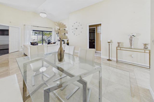169 Executive Circle, Boynton Beach, FL 33436