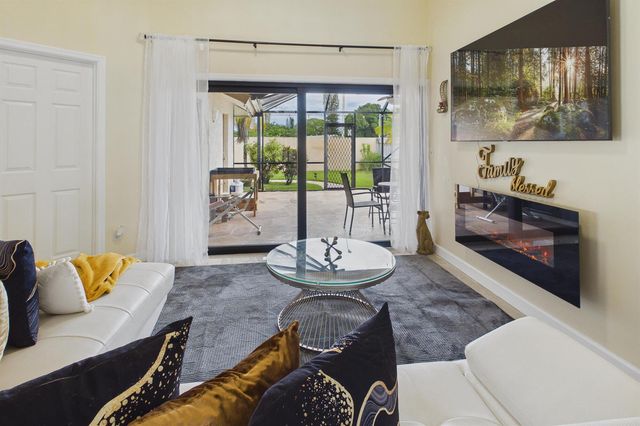 169 Executive Circle, Boynton Beach, FL 33436