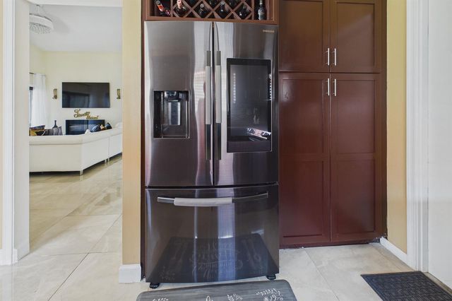169 Executive Circle, Boynton Beach, FL 33436