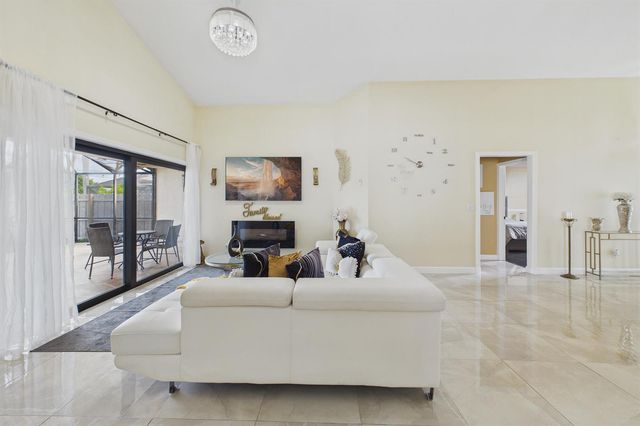 169 Executive Circle, Boynton Beach, FL 33436