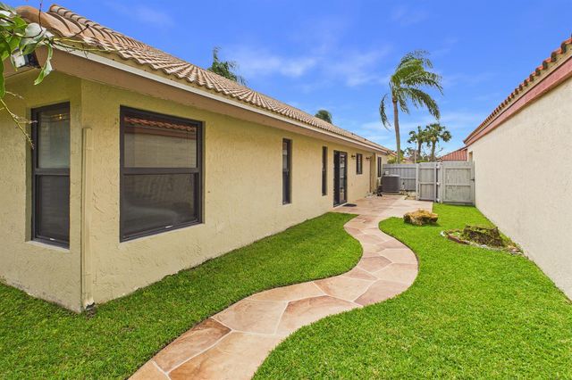 169 Executive Circle, Boynton Beach, FL 33436