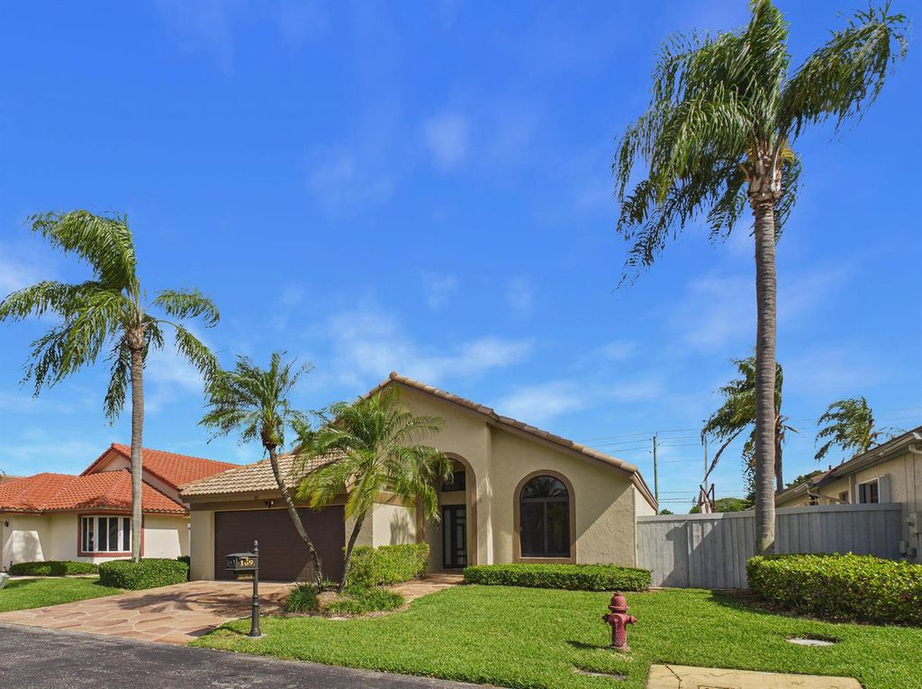 169 Executive Circle, Boynton Beach, FL 33436