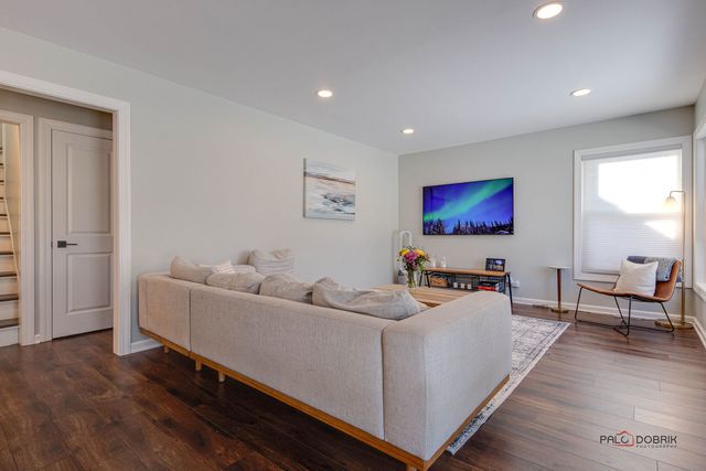 1011 N HADDOW Avenue, Arlington Heights, IL 60004