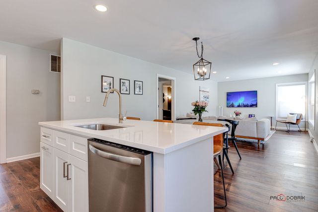 1011 N HADDOW Avenue, Arlington Heights, IL 60004