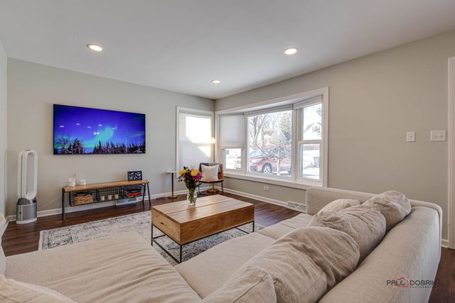 1011 N HADDOW Avenue, Arlington Heights, IL 60004