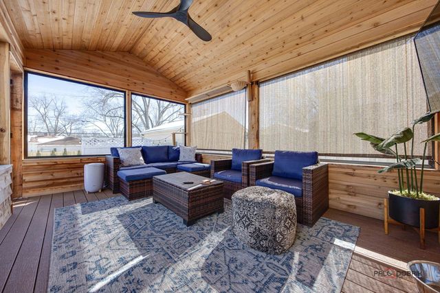 1011 N HADDOW Avenue, Arlington Heights, IL 60004