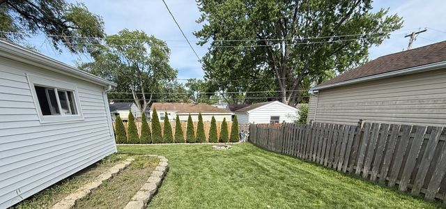 1011 N HADDOW Avenue, Arlington Heights, IL 60004
