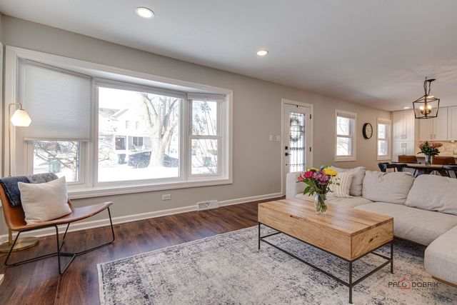 1011 N HADDOW Avenue, Arlington Heights, IL 60004