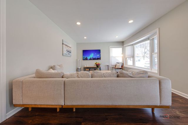 1011 N HADDOW Avenue, Arlington Heights, IL 60004