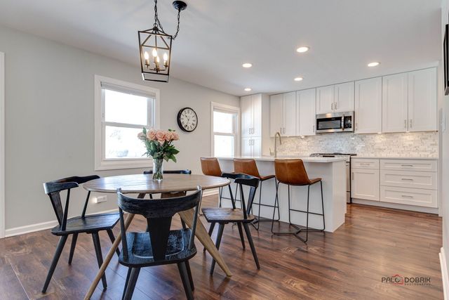 1011 N HADDOW Avenue, Arlington Heights, IL 60004