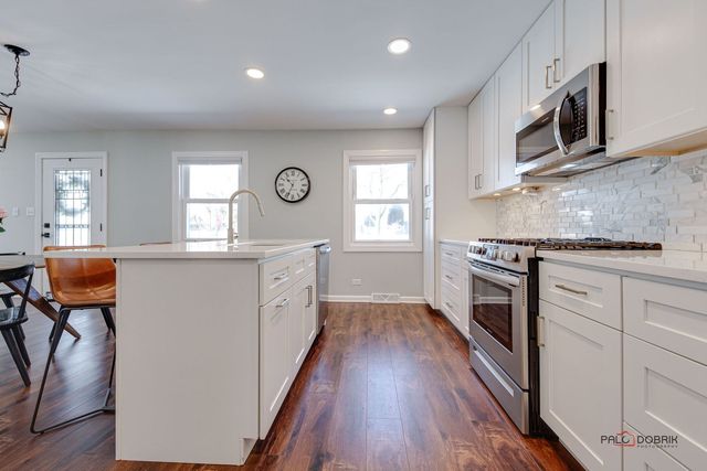1011 N HADDOW Avenue, Arlington Heights, IL 60004